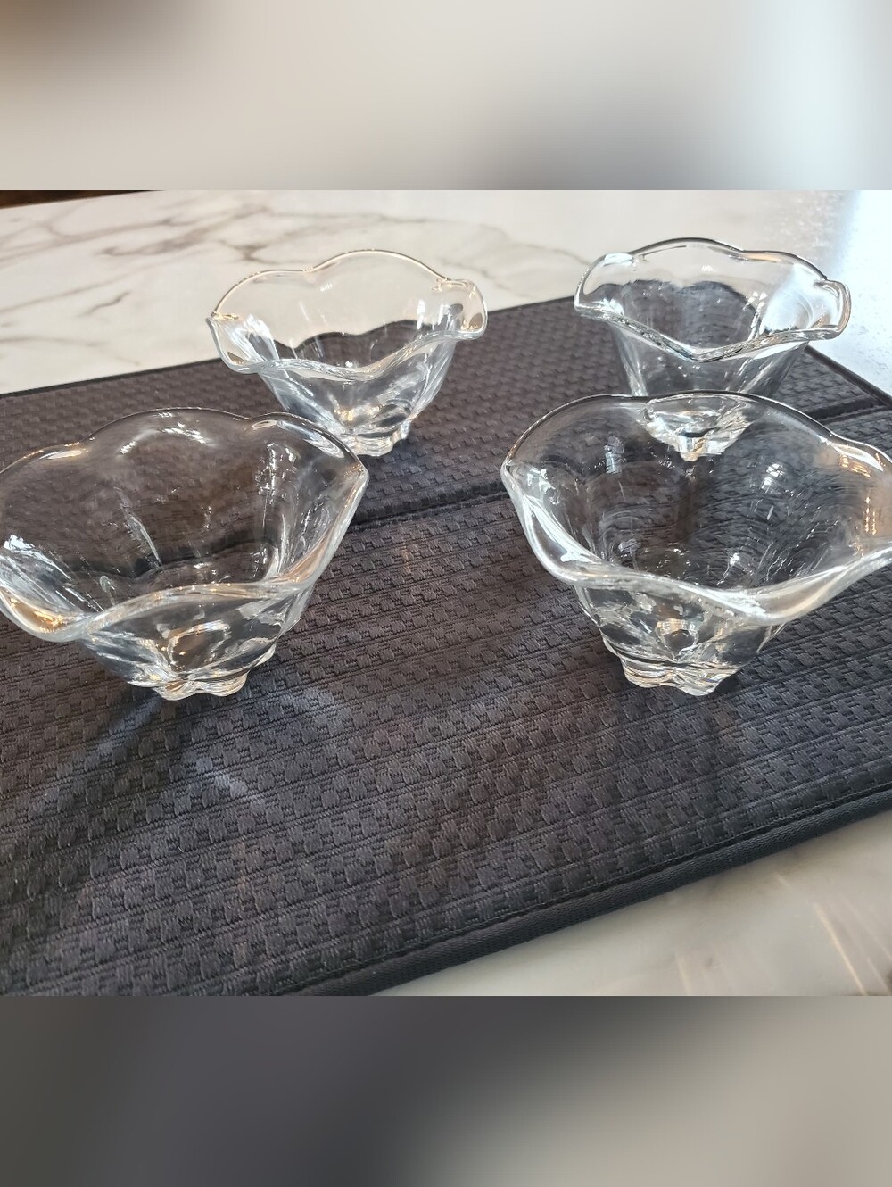 Vintage Set Of 4 Scalloped Glass Dessert Bowls